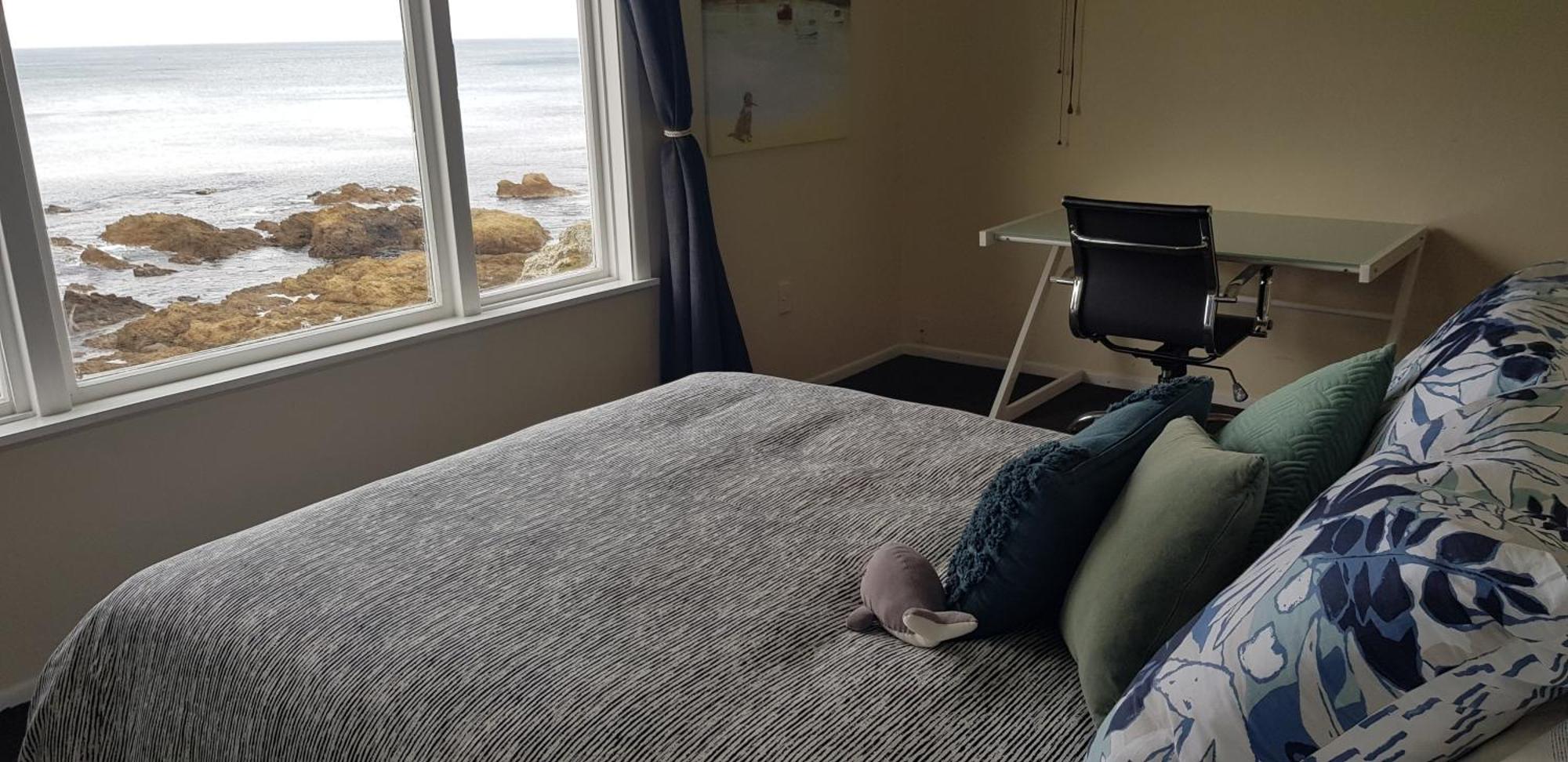 Oceanfront Escape Apartment Wellington Room photo
